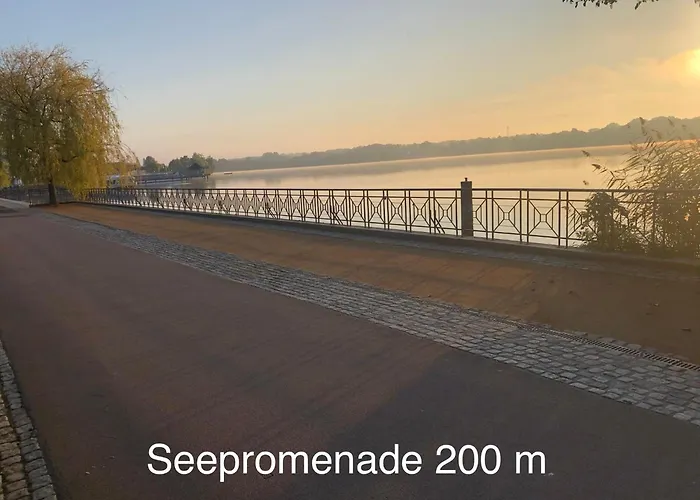 Altstadt & & Garten Haustiere Willkommen شقة نيوروبين